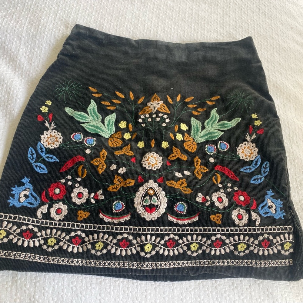 Simplee Women Skirt embroidered size large
